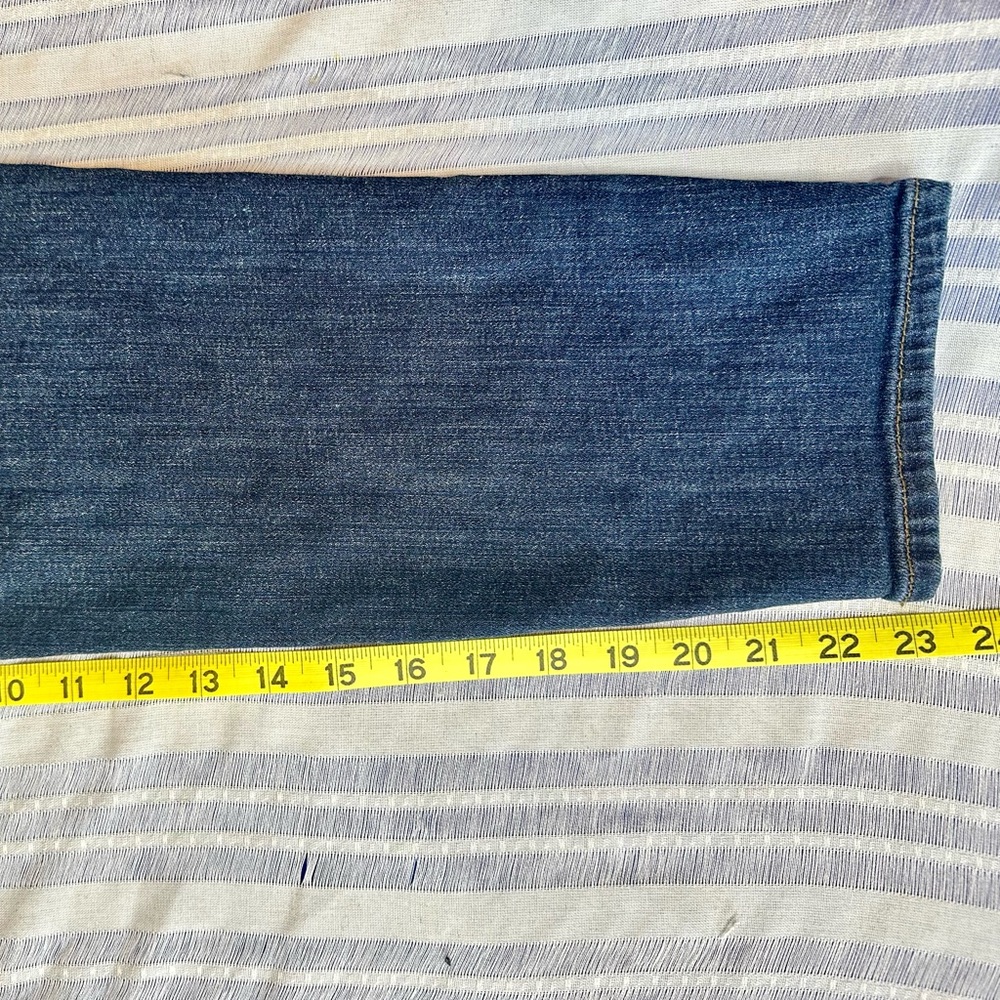 FRAME Le Garçon Distressed Jeans Crop Fit - Picture 7 of 9